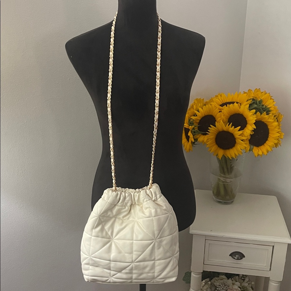Cream Crossbody Chain Shoulder Strap Bag